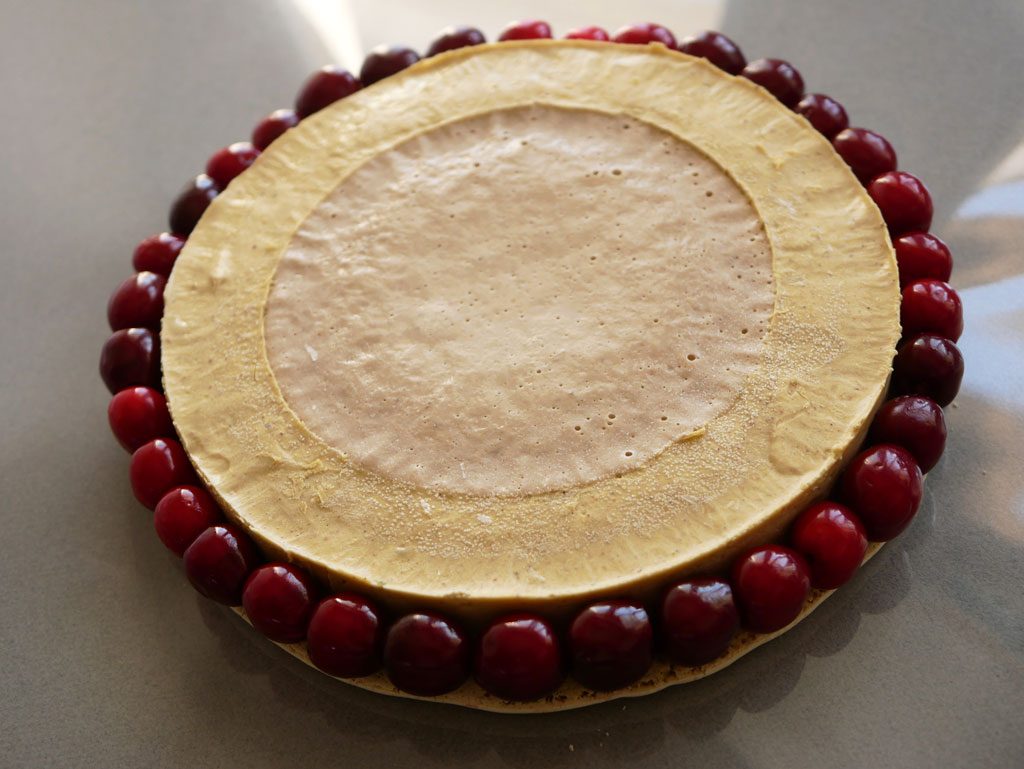 Pistachio and cherries macaron cake