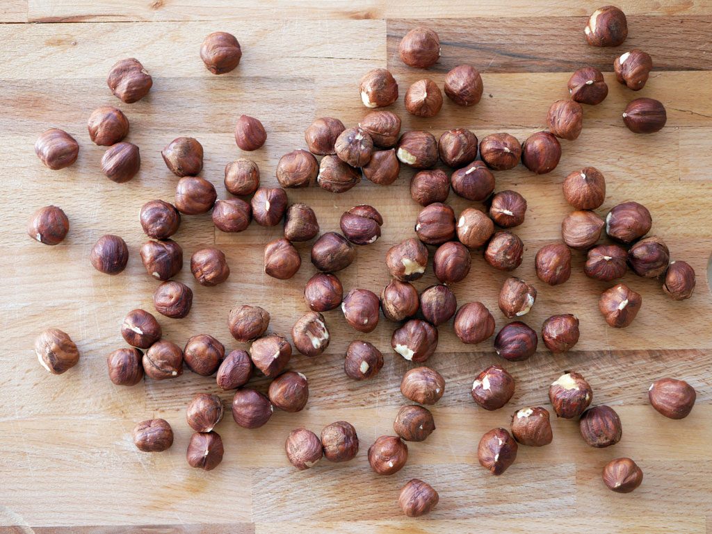 Peeling hazelnuts