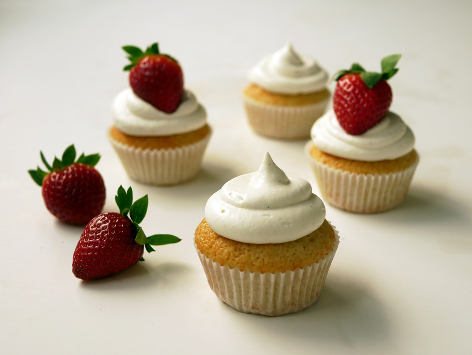 Vanilla Cupcakes with Mascarpone Frosting