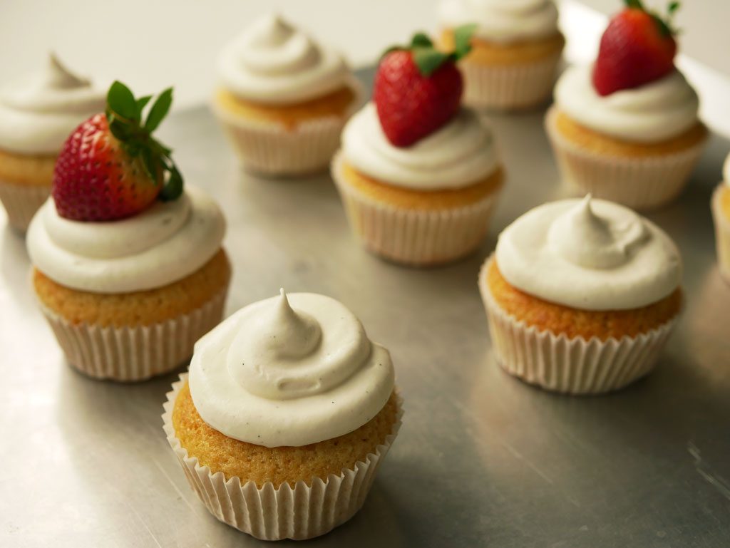 Vanilla Cupcakes with Mascarpone Frosting