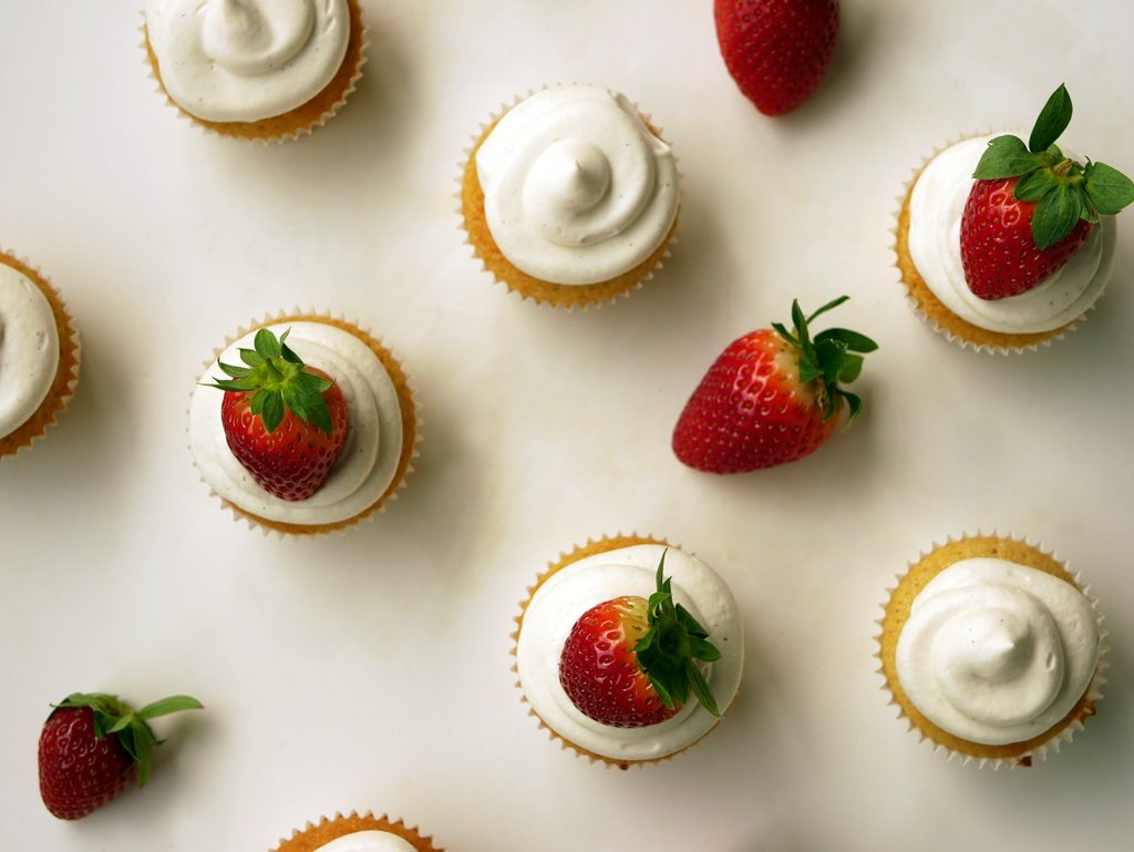 Vanilla Cupcakes with Mascarpone Frosting