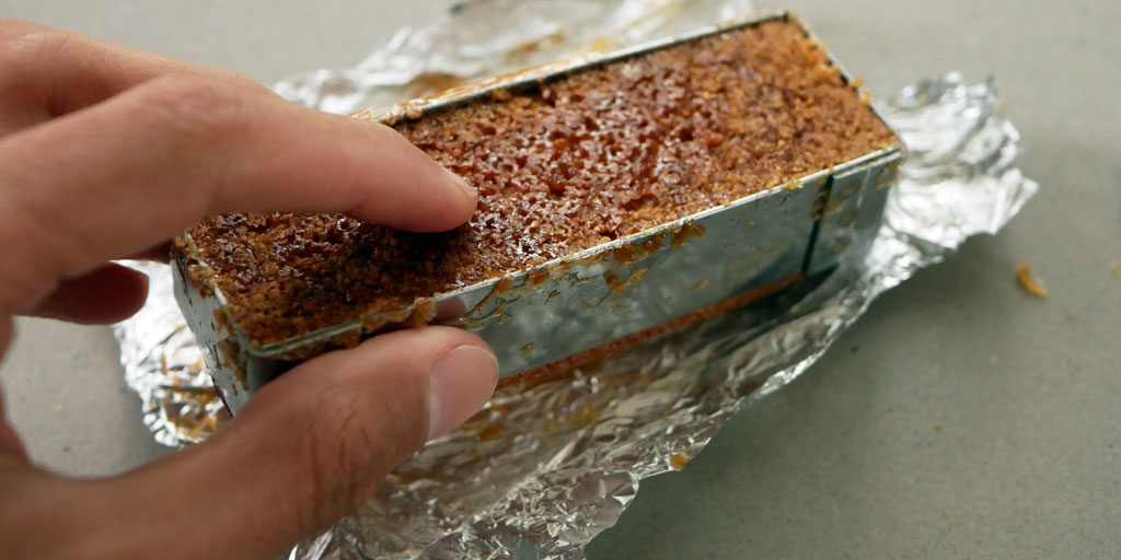 Releasing the cake from the ring