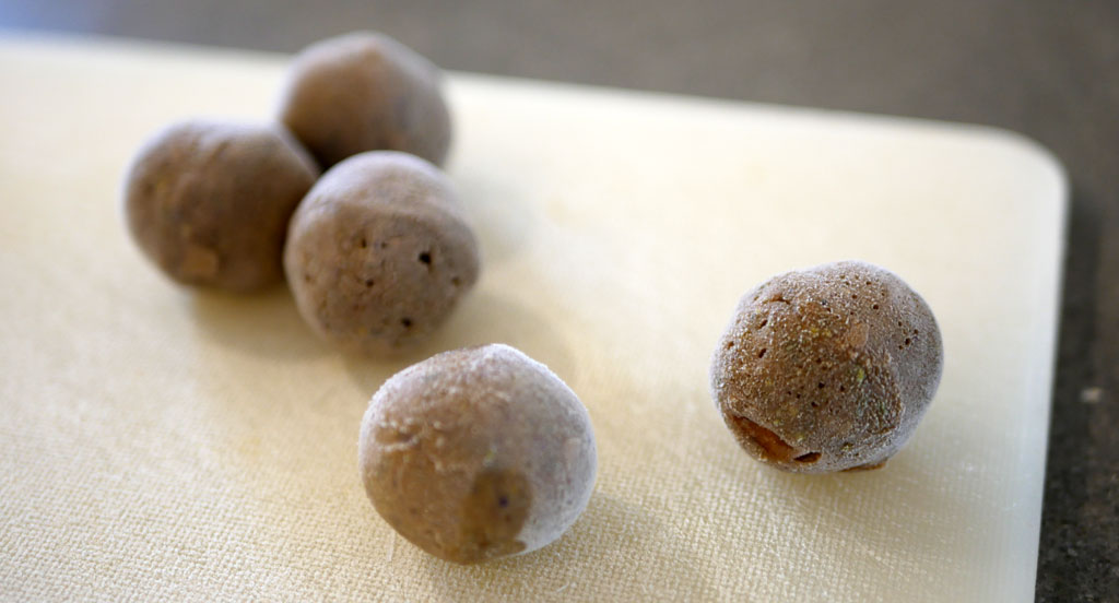 Making pralines