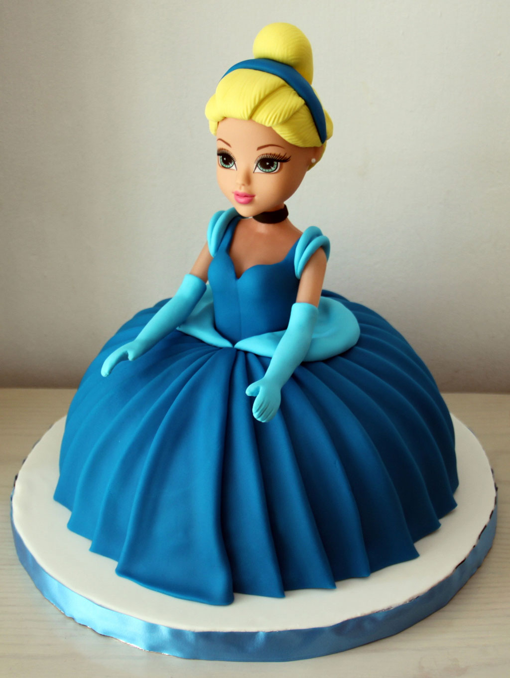 Doll Cake White Dress+Blue piping - Pure Gelato Sydney - Pure Gelato Sydney  | Gelato | Gelato Cakes | Gelato Fundraising